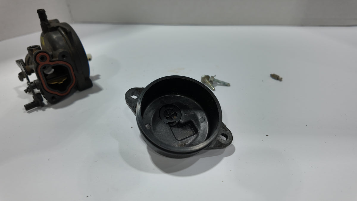 592361 | Briggs & Stratton Carburetor (MISSING FLOAT)